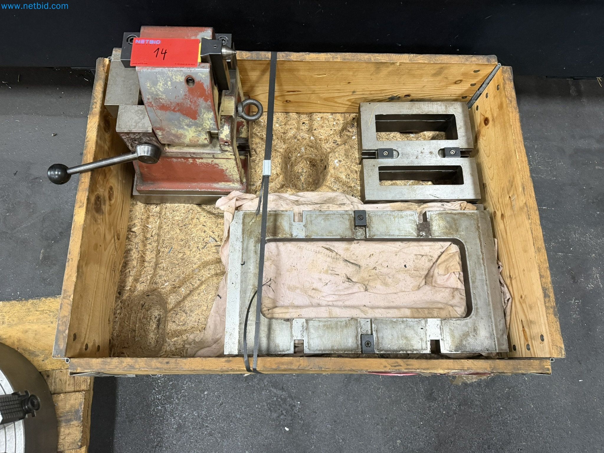 Centres d'usinage, tours, appareils de soudage destinés au secteur de la construction mécanique et de la serrurerie
-73