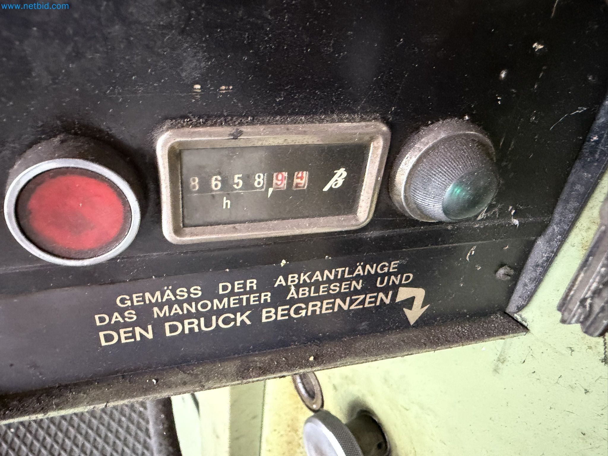 Centra obróbcze, tokarki, urządzenia spawalnicze z dziedziny budowy maszyn i ślusarstwa
-6