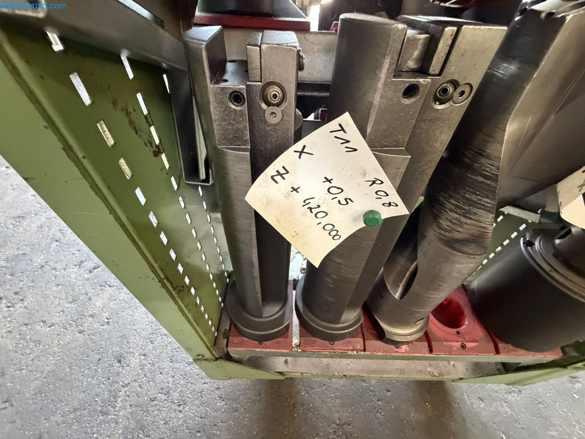 Centra obróbcze, tokarki, urządzenia spawalnicze z dziedziny budowy maszyn i ślusarstwa
-74