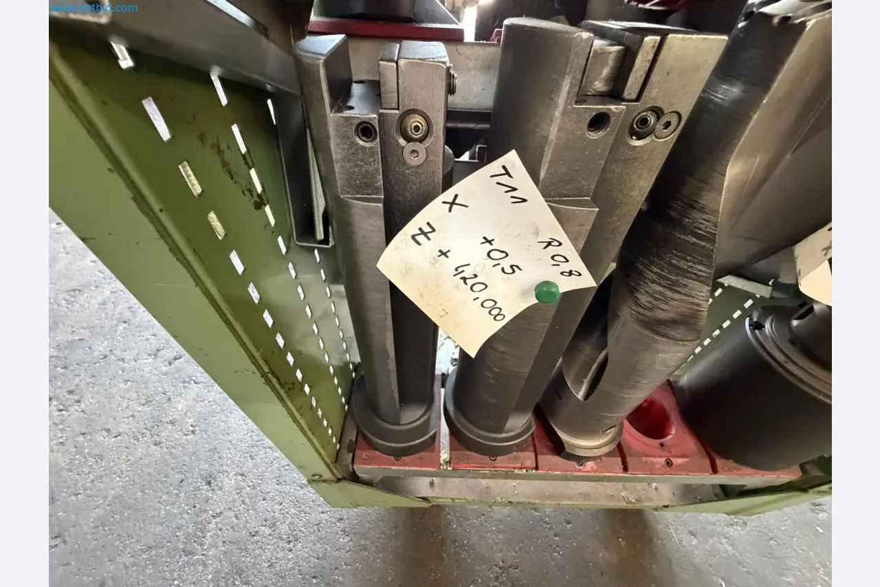 Centra obróbcze, tokarki, urządzenia spawalnicze z dziedziny budowy maszyn i ślusarstwa
-74