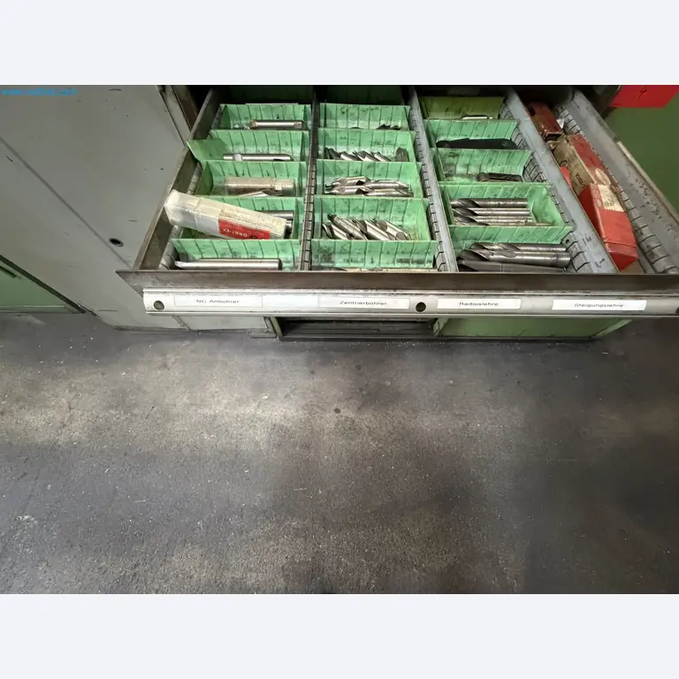 Centra obróbcze, tokarki, urządzenia spawalnicze z dziedziny budowy maszyn i ślusarstwa
-15