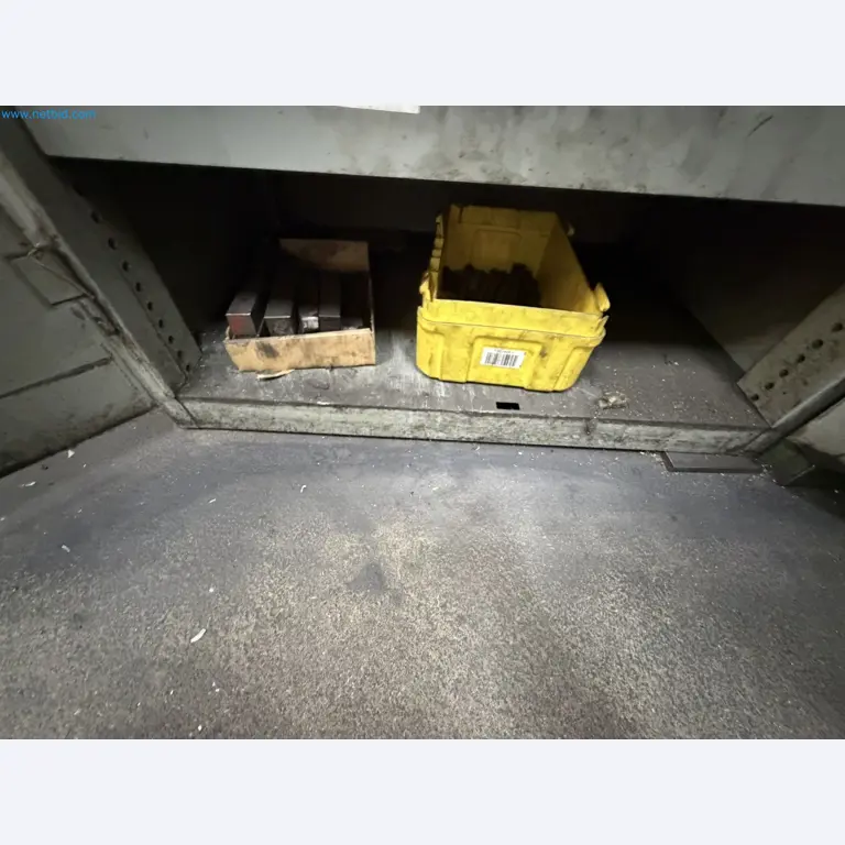 Centra obróbcze, tokarki, urządzenia spawalnicze z dziedziny budowy maszyn i ślusarstwa
-14