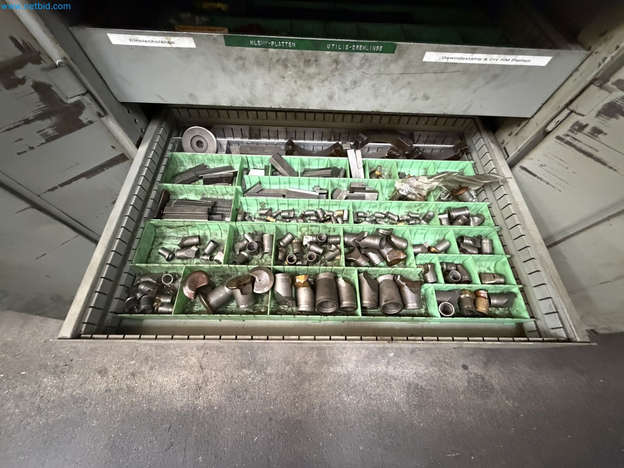 Centra obróbcze, tokarki, urządzenia spawalnicze z dziedziny budowy maszyn i ślusarstwa
-6