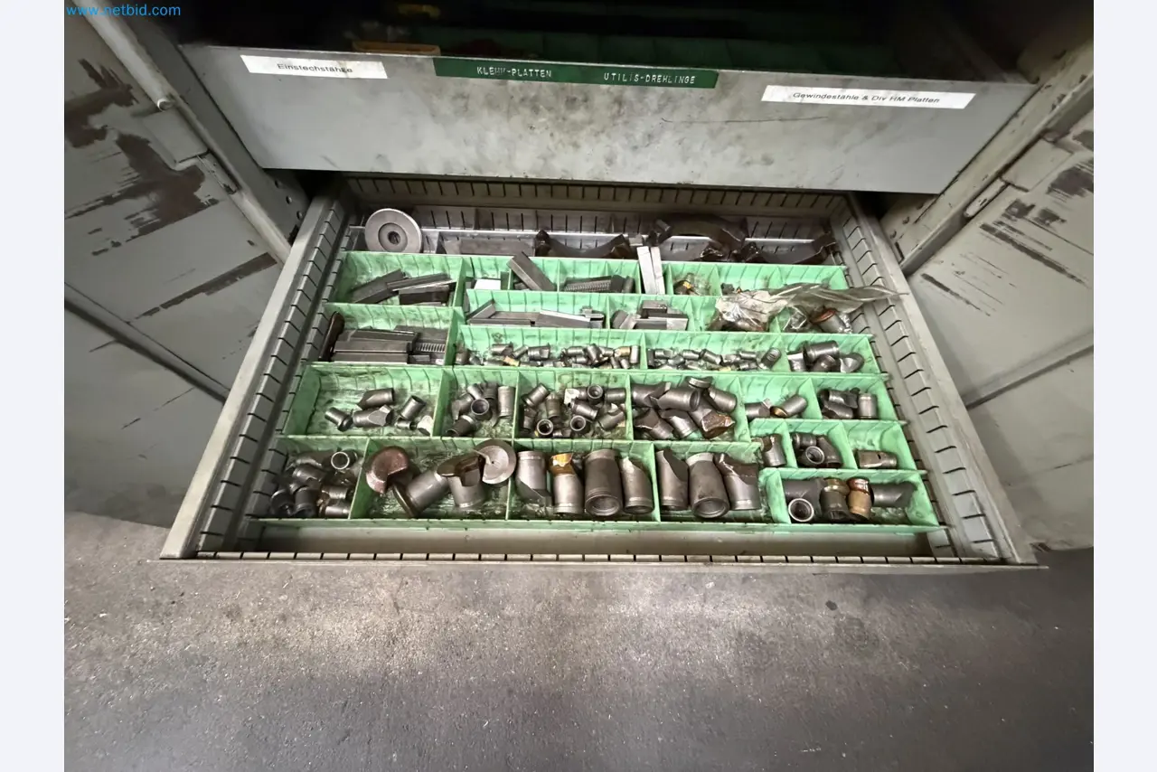 Centra obróbcze, tokarki, urządzenia spawalnicze z dziedziny budowy maszyn i ślusarstwa
-6