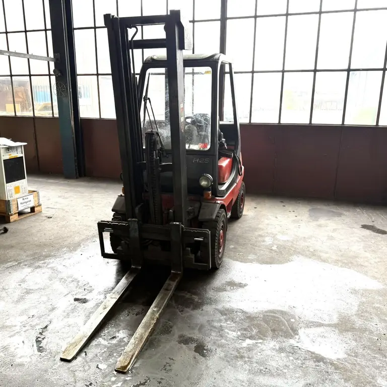 2.5-metric-ton Diesel Forklift Linde AG H25D-03