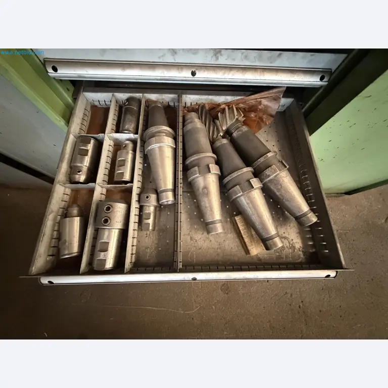Centra obróbcze, tokarki, urządzenia spawalnicze z dziedziny budowy maszyn i ślusarstwa
-35