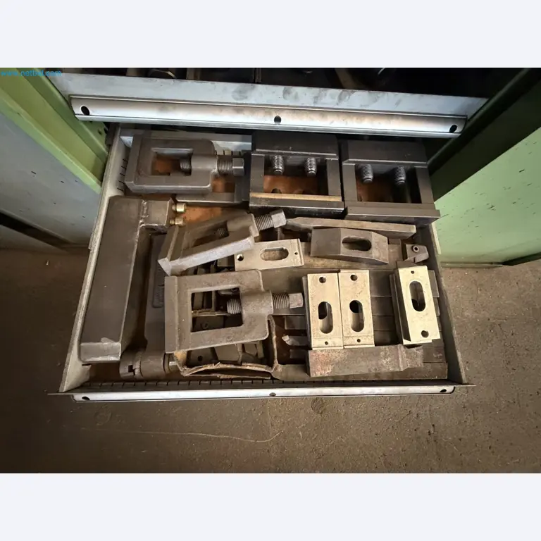 Centra obróbcze, tokarki, urządzenia spawalnicze z dziedziny budowy maszyn i ślusarstwa
-36