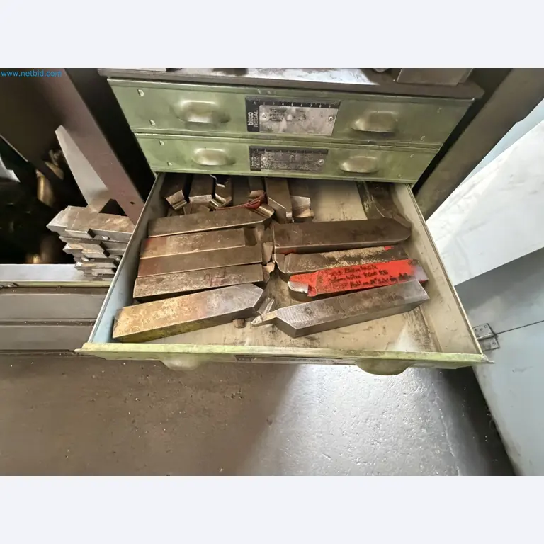 Centra obróbcze, tokarki, urządzenia spawalnicze z dziedziny budowy maszyn i ślusarstwa
-35