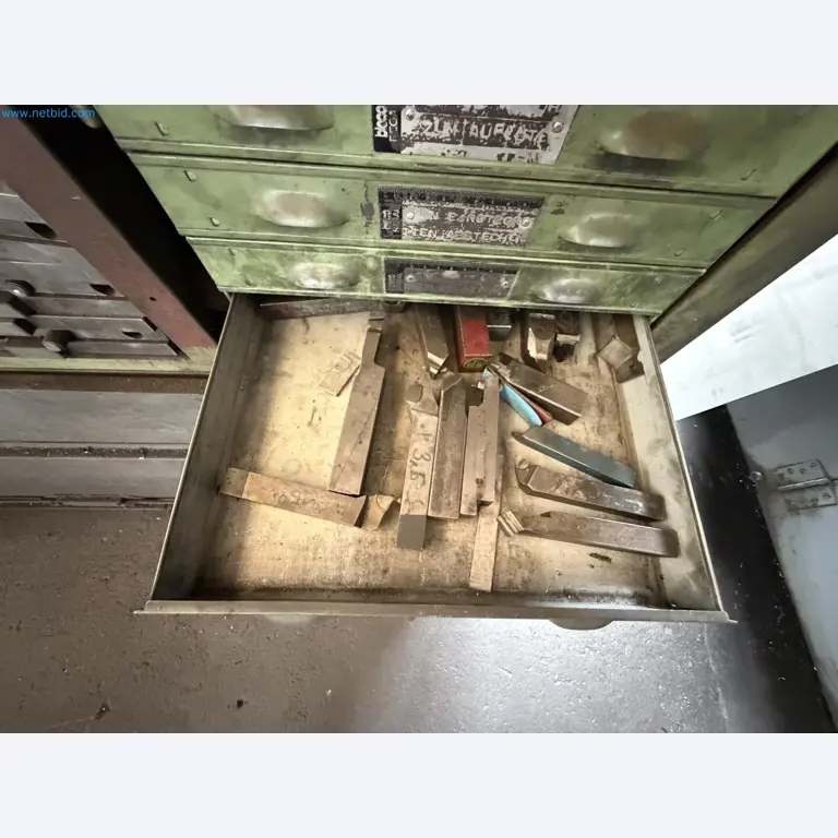 Centra obróbcze, tokarki, urządzenia spawalnicze z dziedziny budowy maszyn i ślusarstwa
-38