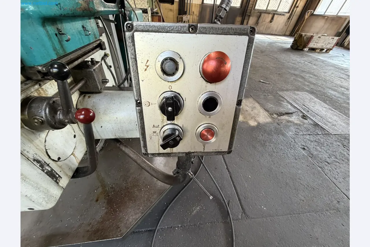 Centra obróbcze, tokarki, urządzenia spawalnicze z dziedziny budowy maszyn i ślusarstwa
-4