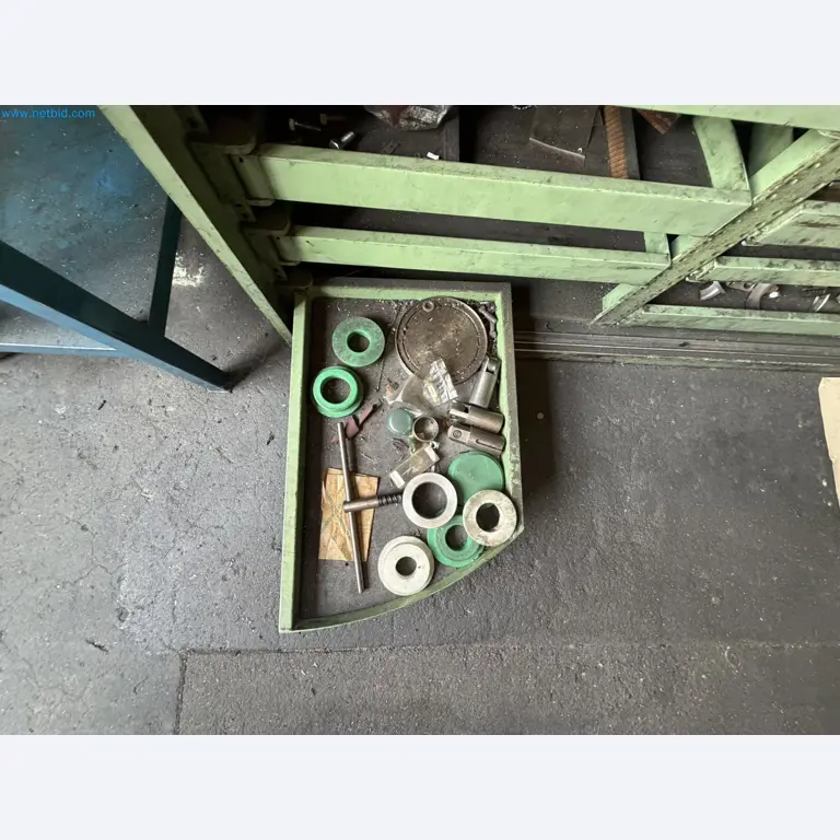 Centra obróbcze, tokarki, urządzenia spawalnicze z dziedziny budowy maszyn i ślusarstwa
-32