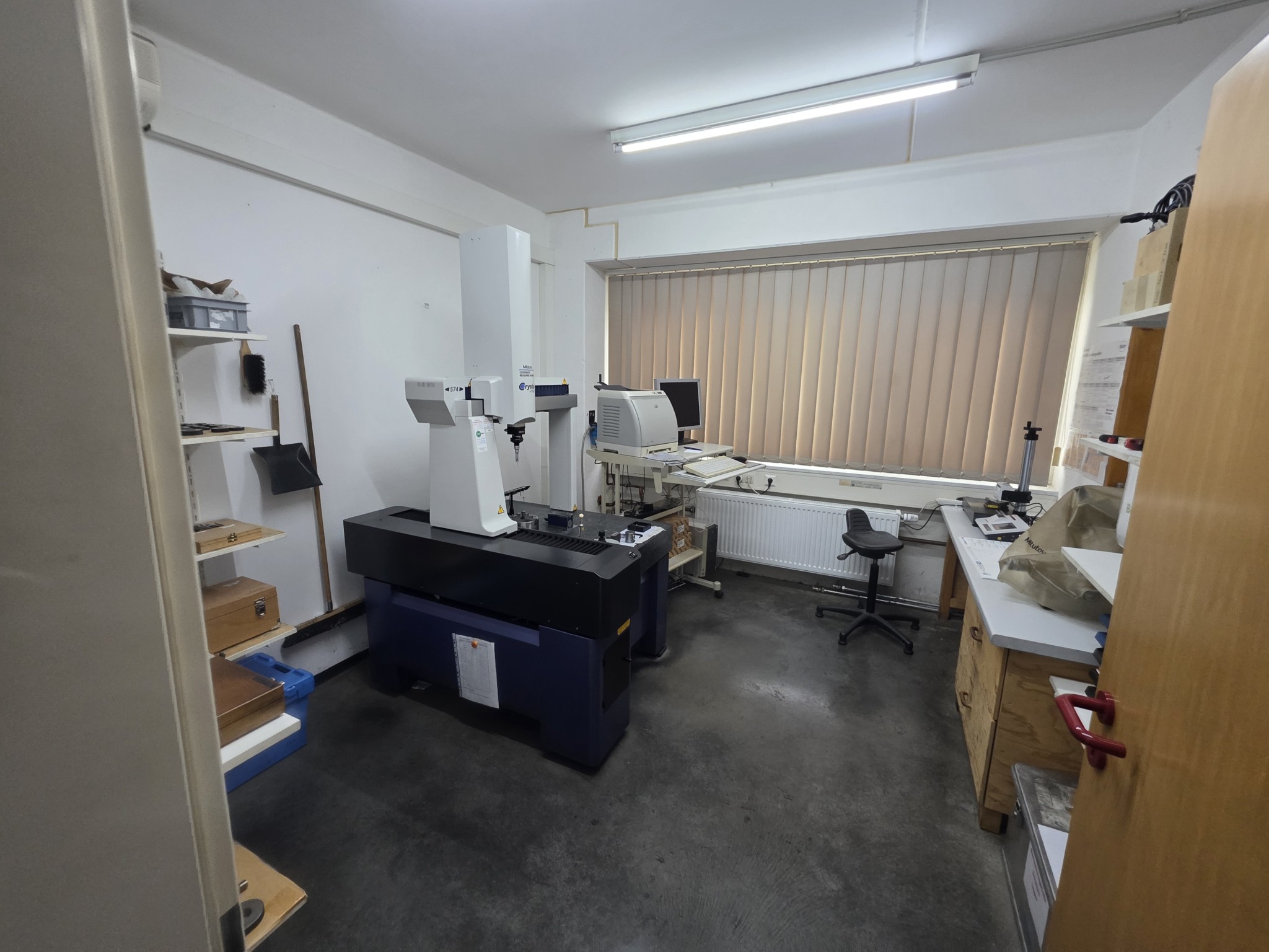 4-axis metal machining center, CNC lathes, workshop equipment, vehicles-11