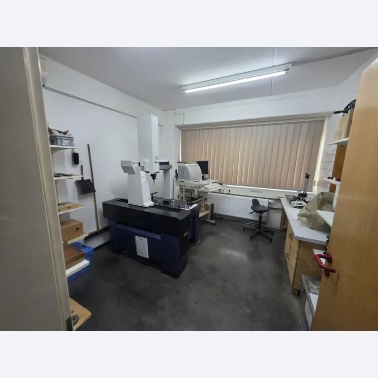 4-axis metal machining center, CNC lathes, workshop equipment, vehicles-11