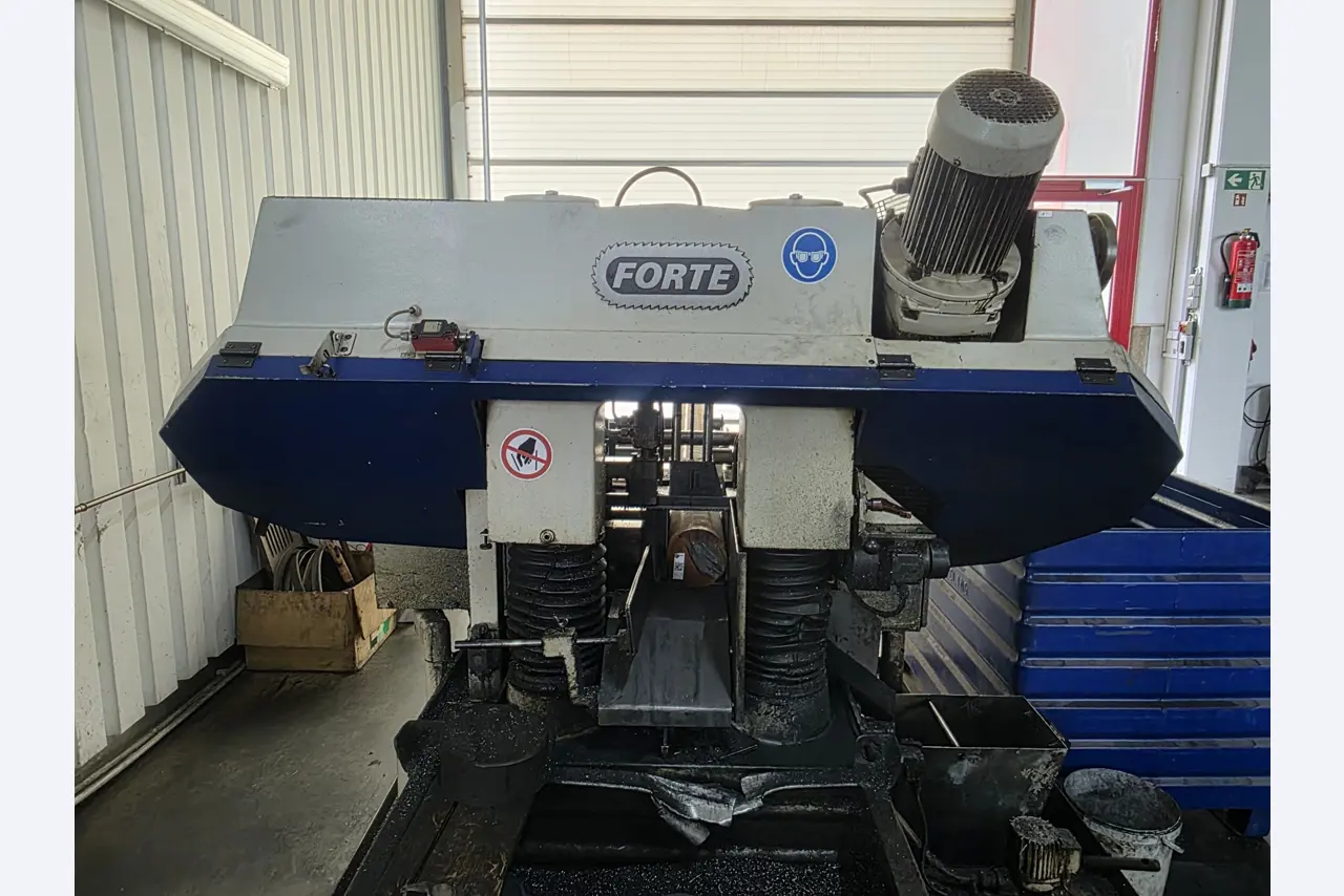 4-axis metal machining center, CNC lathes, workshop equipment, vehicles-1