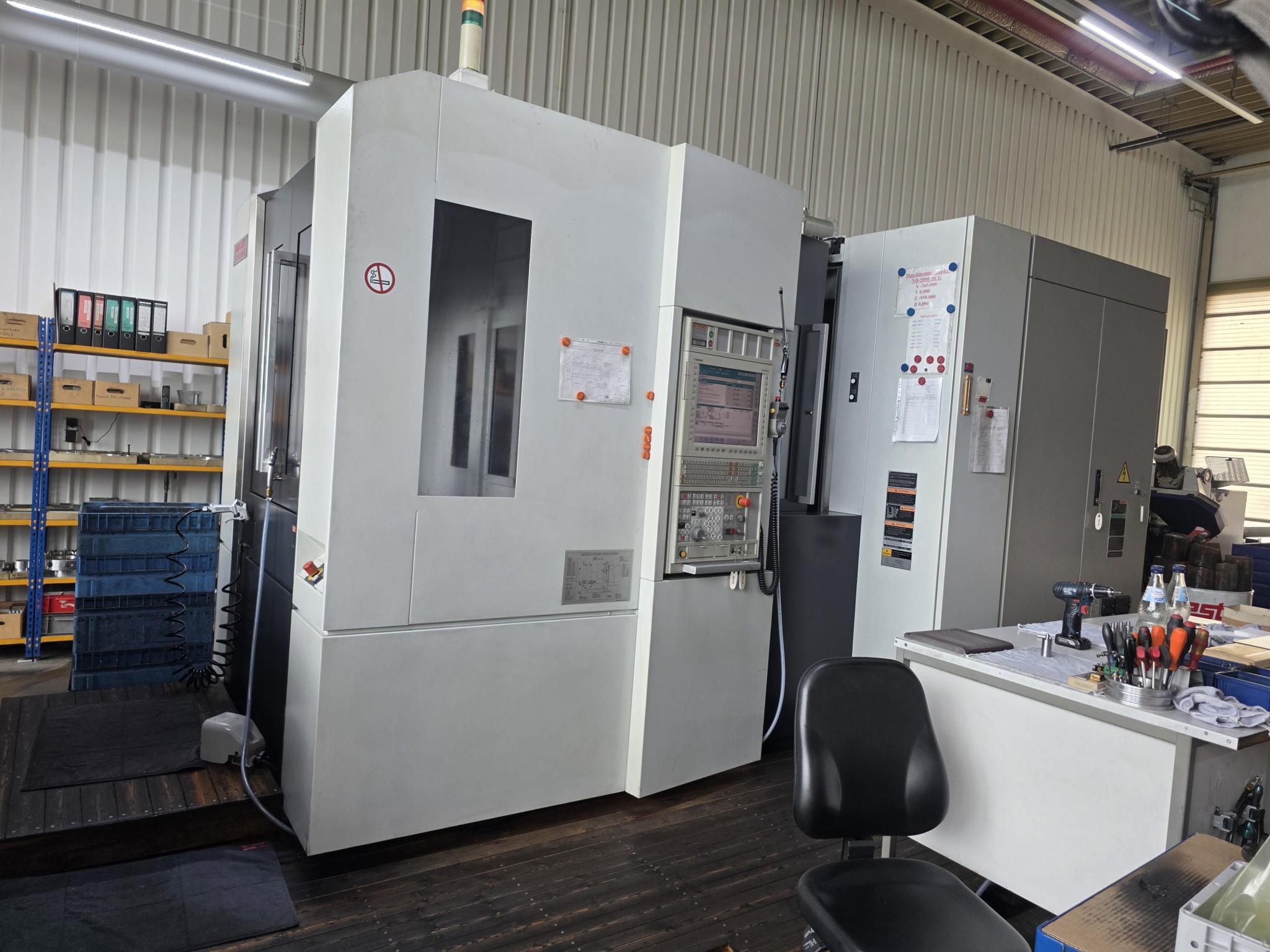 4-axis metal machining center, CNC lathes, workshop equipment, vehicles-2