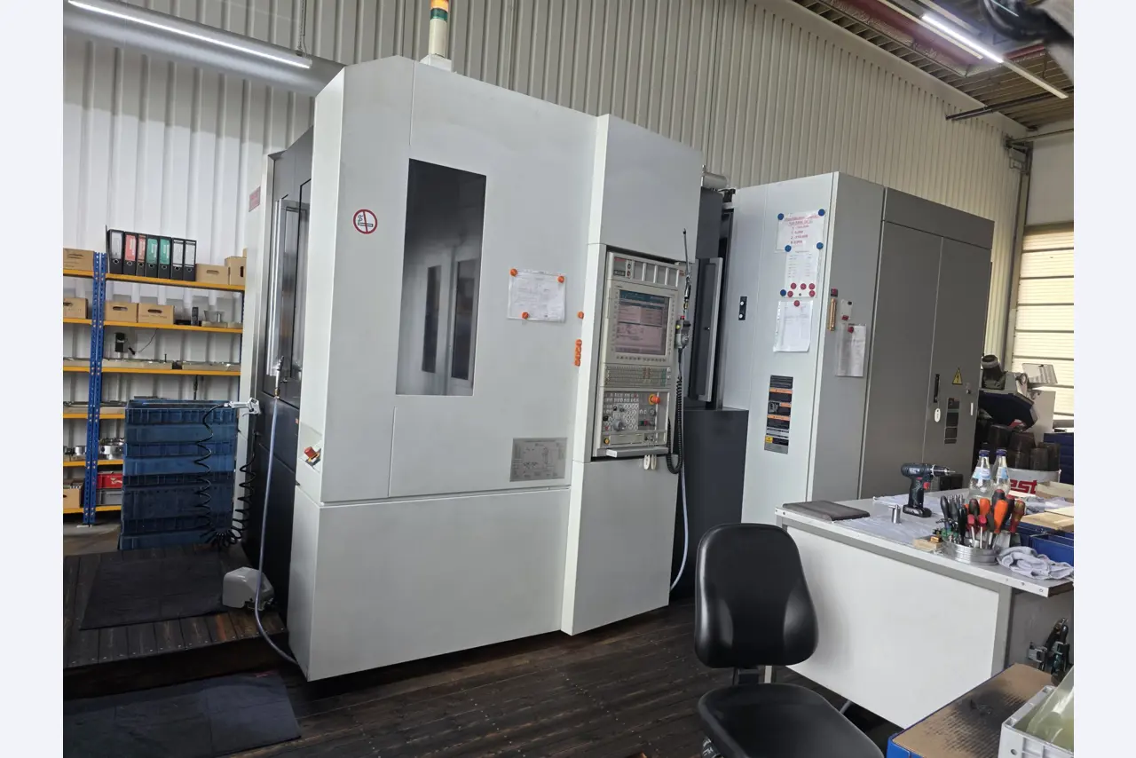 4-axis metal machining center, CNC lathes, workshop equipment, vehicles-2