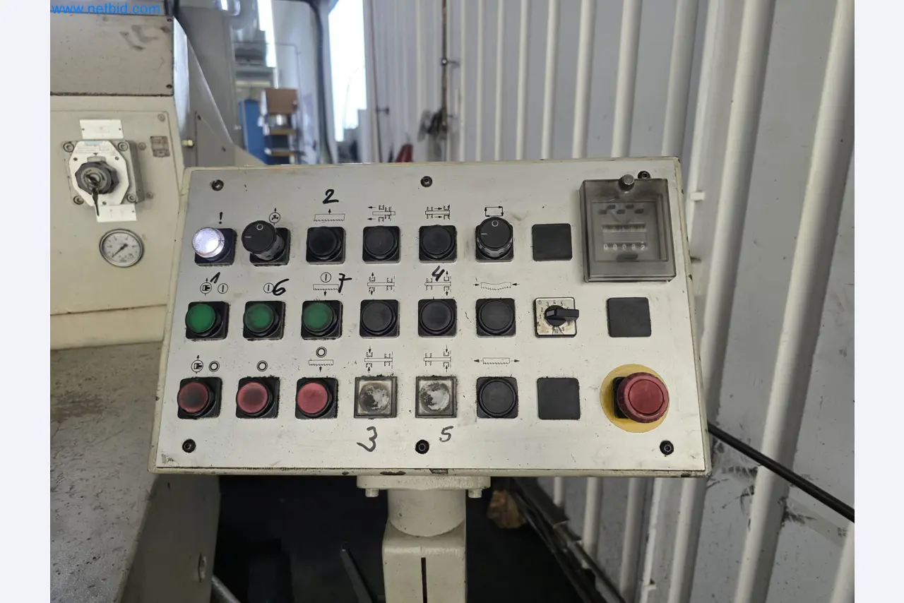 Centre d'usinage métallurgique à 4 axes, tours à commande numérique, équipement d'atelier, véhicules-5