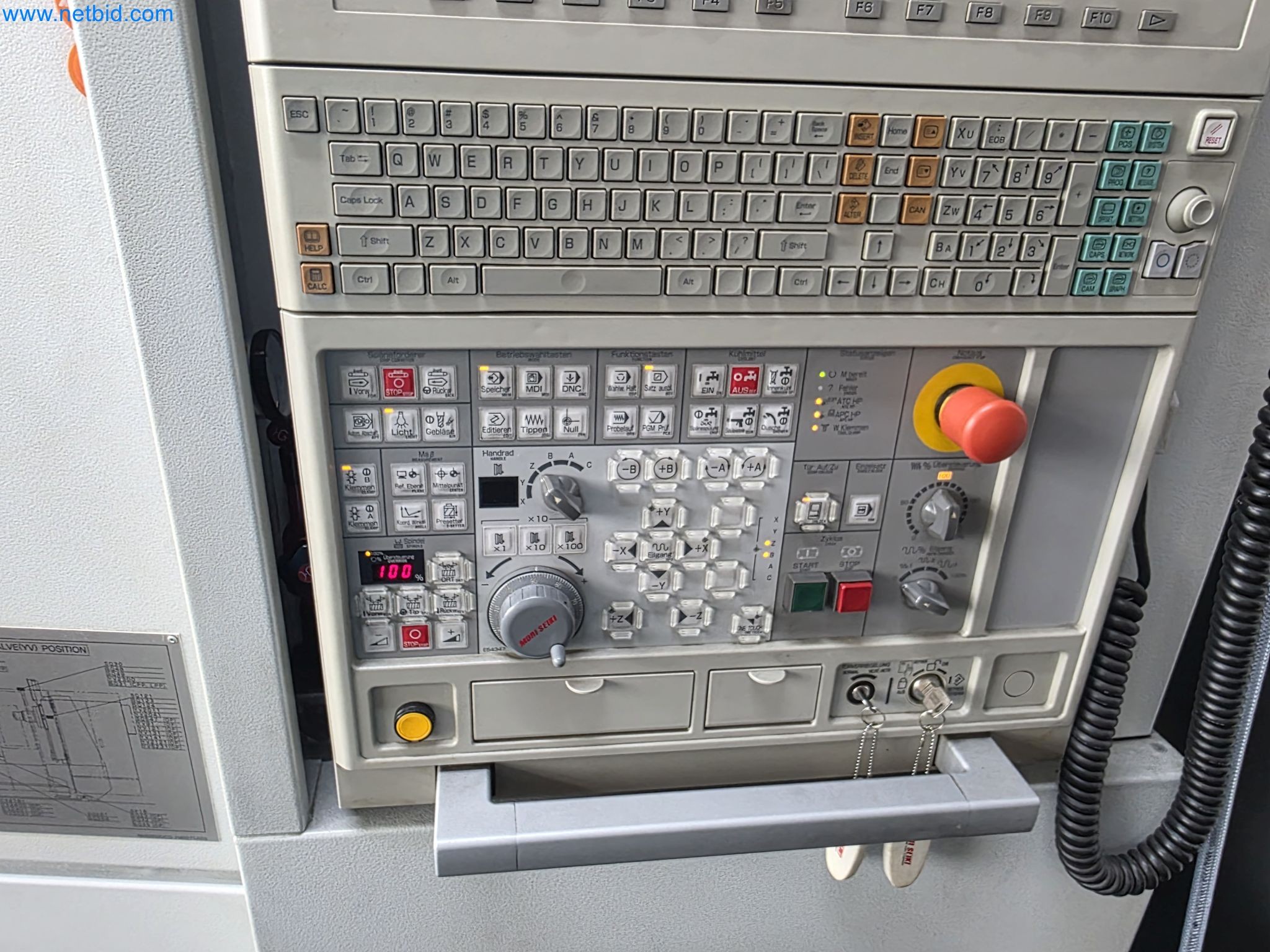 Centre d'usinage métallurgique à 4 axes, tours à commande numérique, équipement d'atelier, véhicules-32