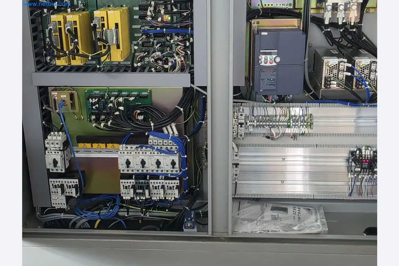 4osé obráběcí centrum na kov, CNC soustruhy, vybavení dílen, vozidla-39