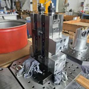 2 Strojní svěráky / Kompaktní upínací zařízení s NC řízením Röhm RKE-125