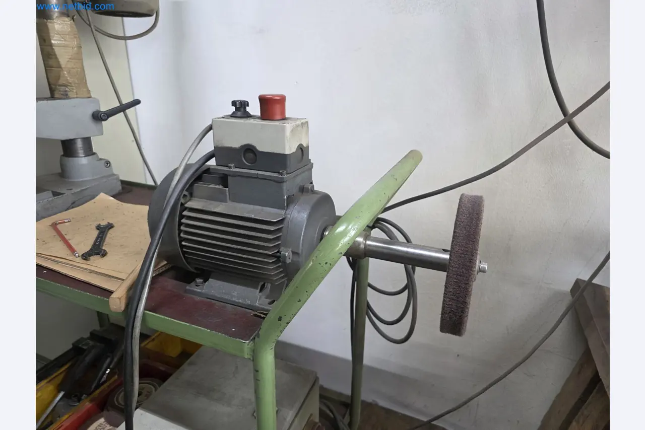 4osé obráběcí centrum na kov, CNC soustruhy, vybavení dílen, vozidla-6