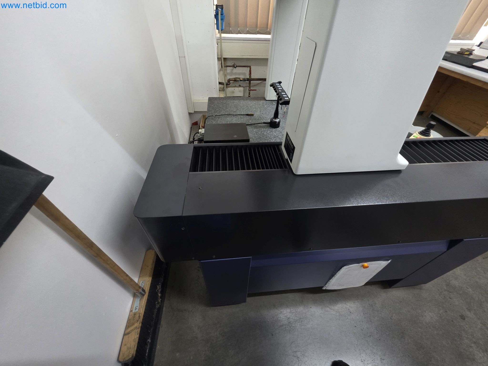 4osé obráběcí centrum na kov, CNC soustruhy, vybavení dílen, vozidla-11