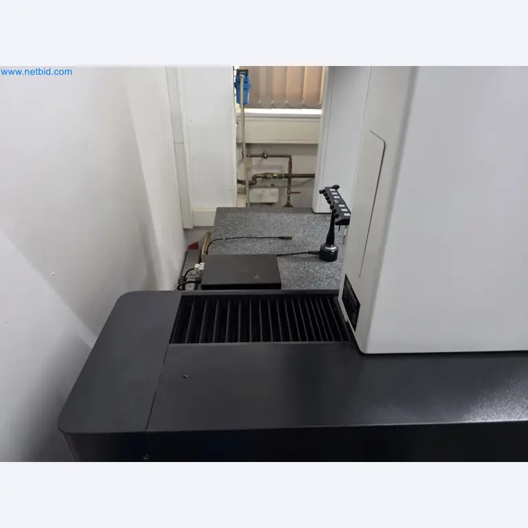 4osé obráběcí centrum na kov, CNC soustruhy, vybavení dílen, vozidla-9