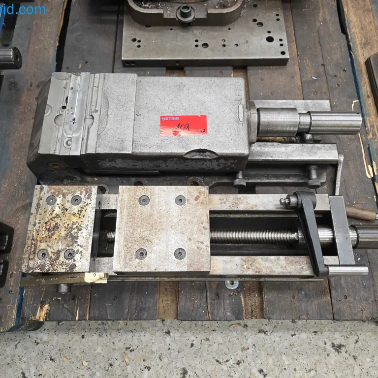 2 Clamping Vices