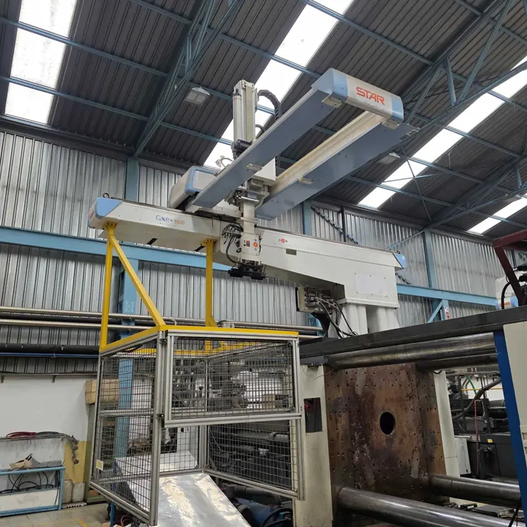 Robot for Injection Molding Machine STAR GXE-1800
