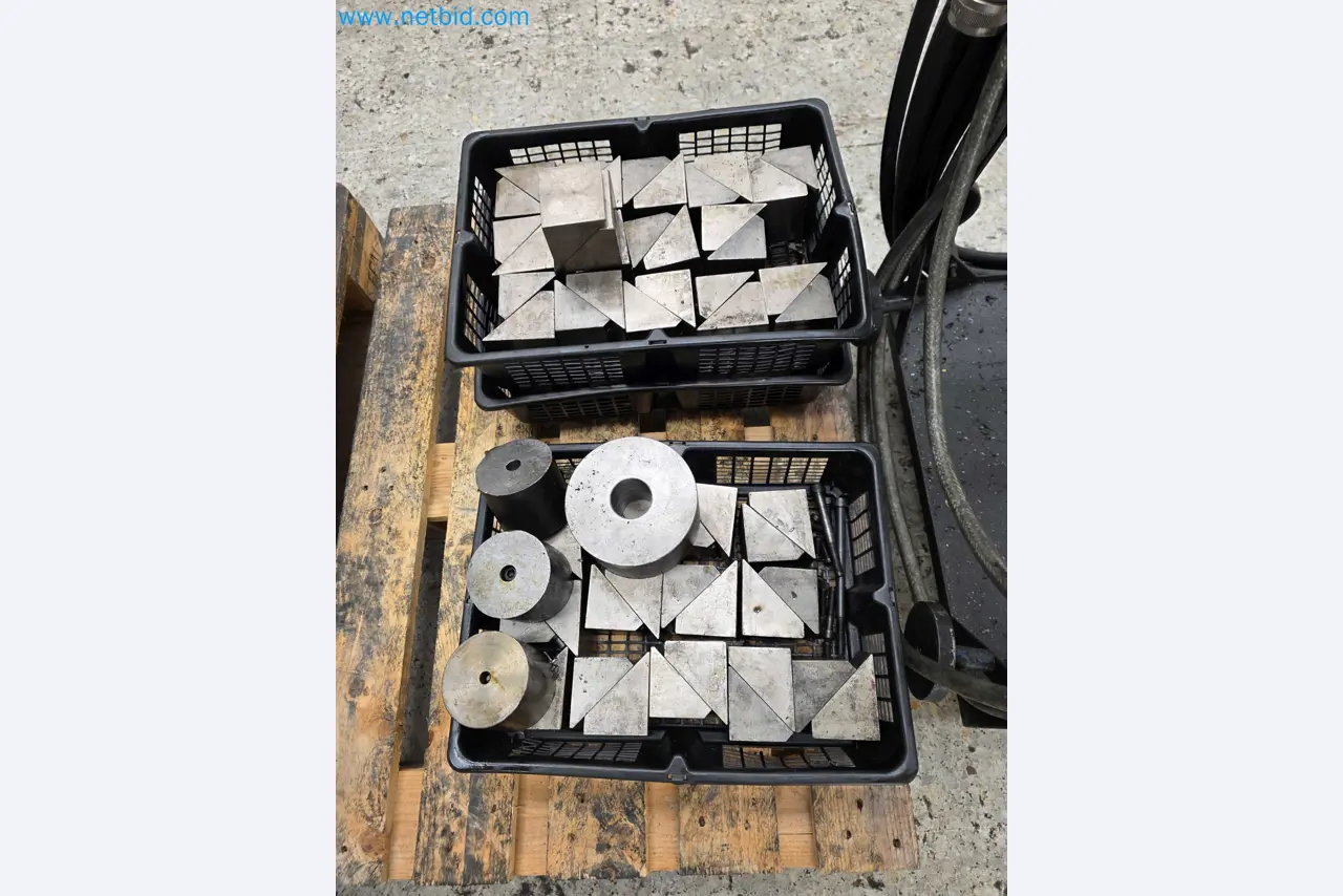Tromosa Asset Sale (Troqueles Y Moldes De Galicia, Sa): Cnc Machining Centres, Edm Machines And Mould Manufacturing Equipment-8
