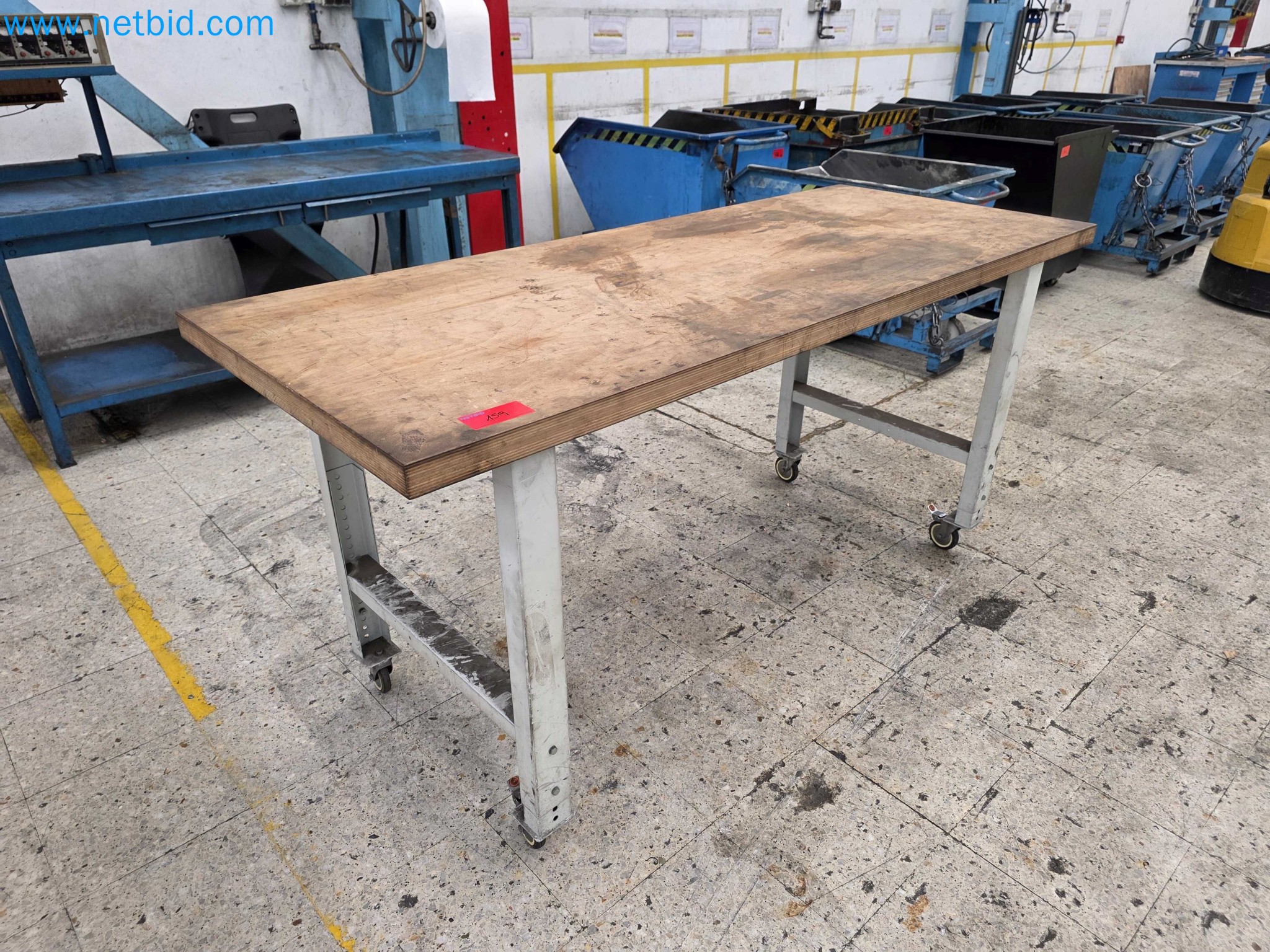 Centres d'usinage CNC, machines d'électroérosion et équipements pour la fabrication de moules
-2