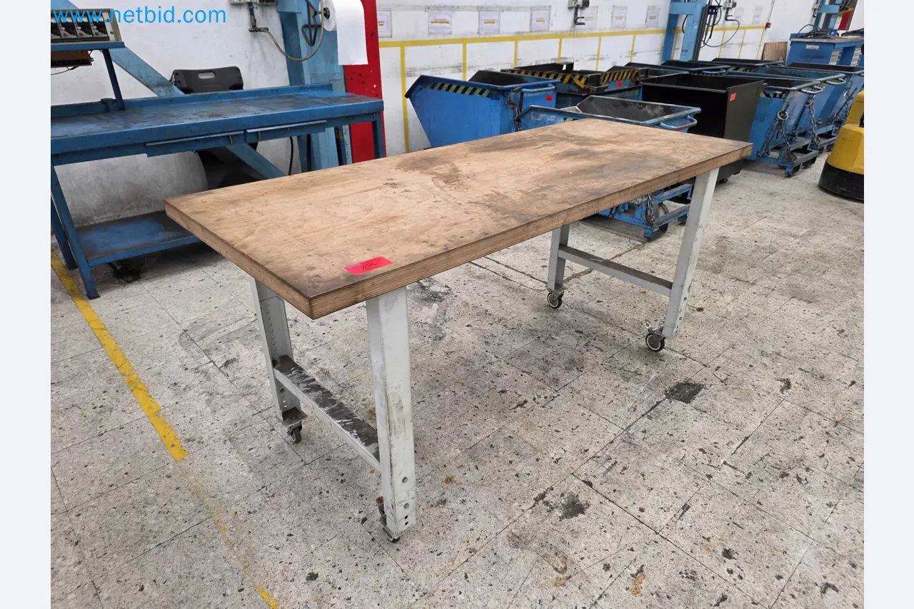 Centres d'usinage CNC, machines d'électroérosion et équipements pour la fabrication de moules
-2