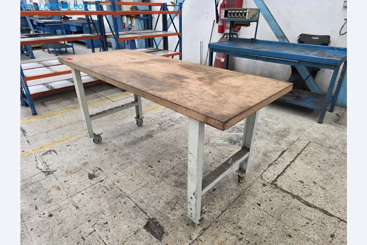 Centres d'usinage CNC, machines d'électroérosion et équipements pour la fabrication de moules
-3