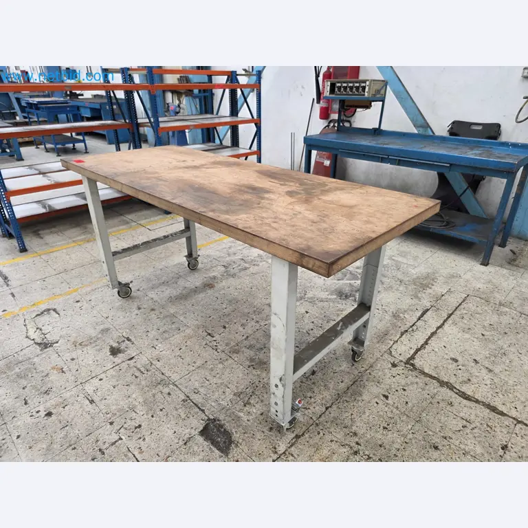 Centres d'usinage CNC, machines d'électroérosion et équipements pour la fabrication de moules
-3