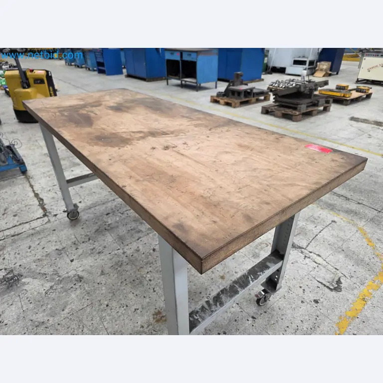 Centres d'usinage CNC, machines d'électroérosion et équipements pour la fabrication de moules
-7