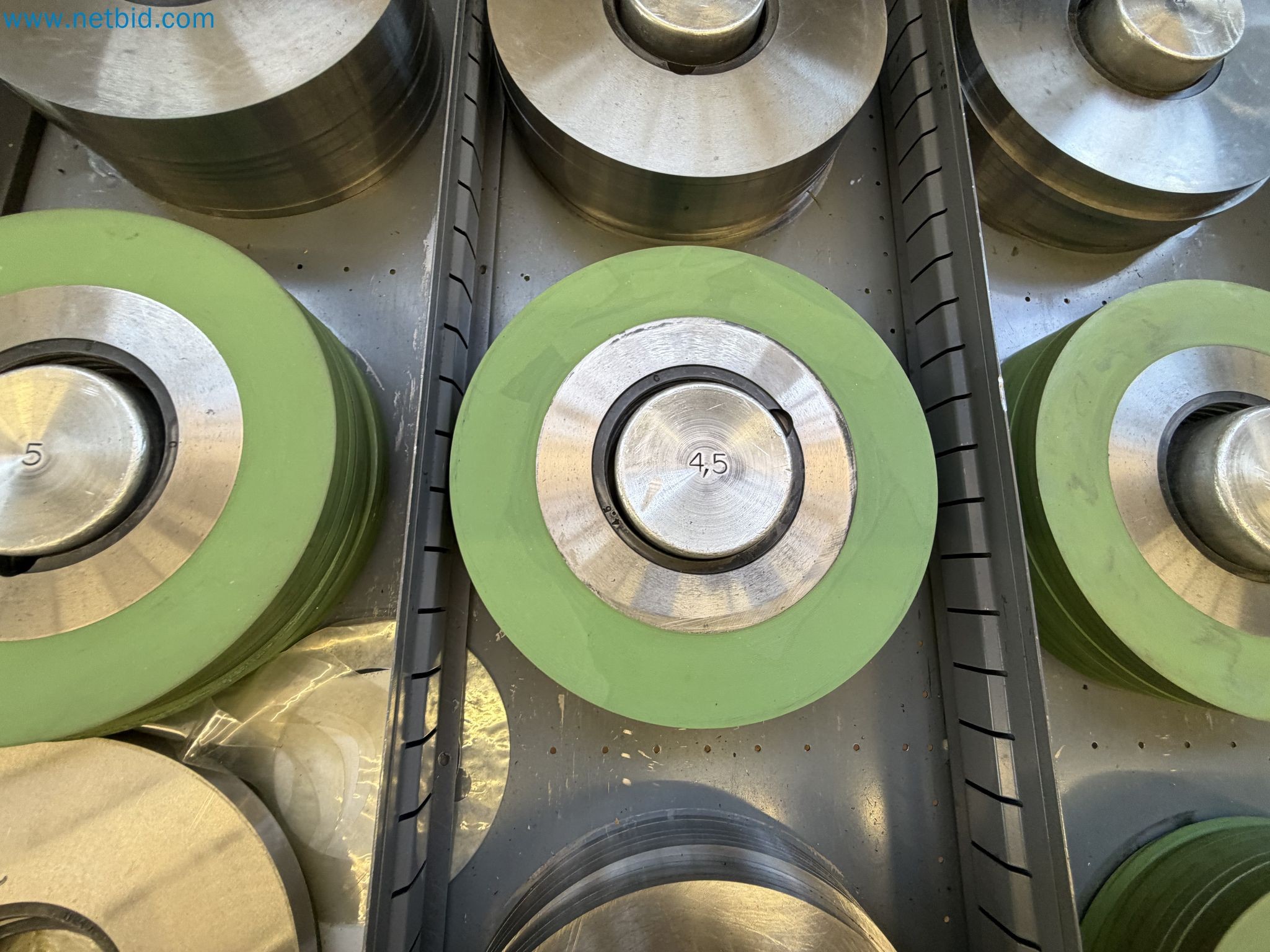 Zaprtje ateljeja Amiet: švicarska kakovost pri proizvodnji ključavnic za torbe
-23