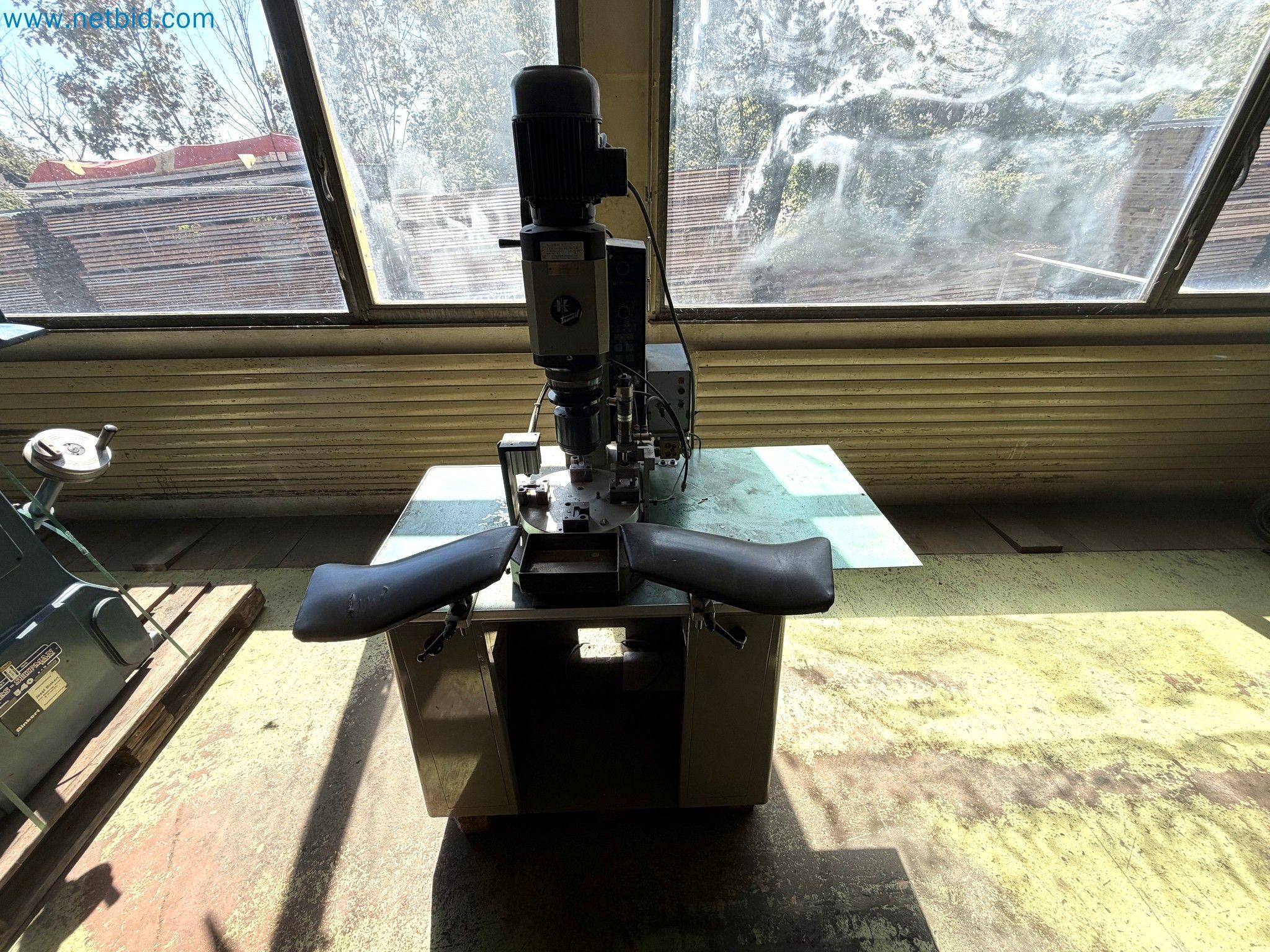 Zaprtje ateljeja Amiet: švicarska kakovost pri proizvodnji ključavnic za torbe
-1