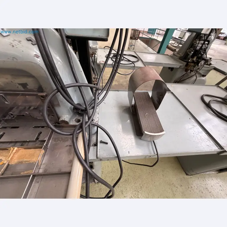 Closure of the Amiet Workshop: Swiss quality in bag lock manufacturing
-12