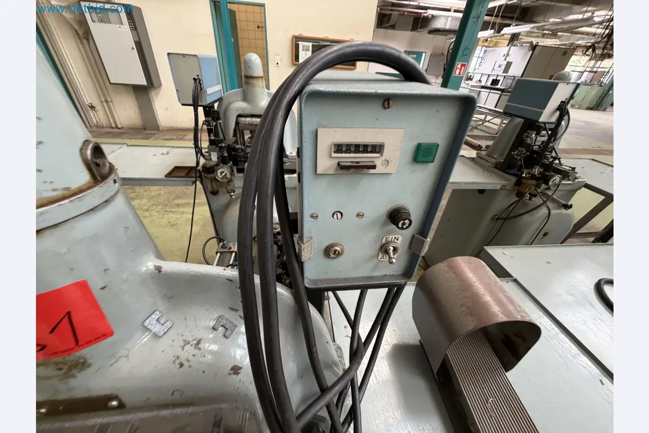 Closure of the Amiet Workshop: Swiss quality in bag lock manufacturing
-13