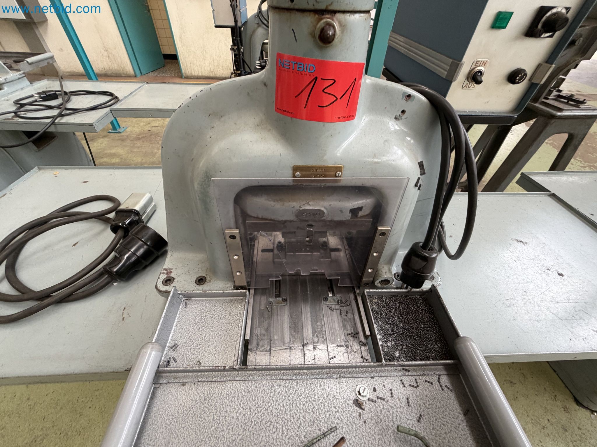 Closure of the Amiet Workshop: Swiss quality in bag lock manufacturing
-15