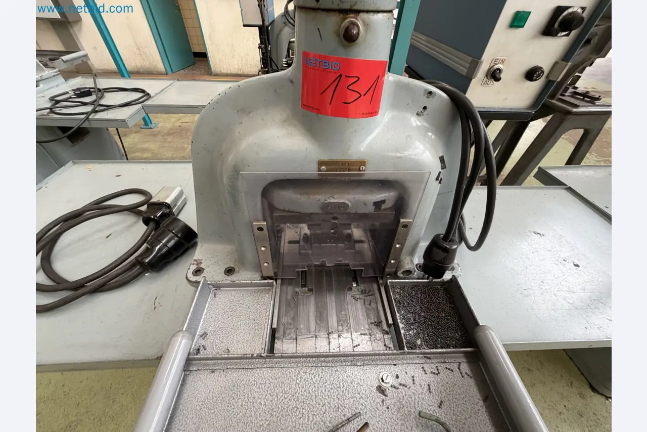Closure of the Amiet Workshop: Swiss quality in bag lock manufacturing
-15