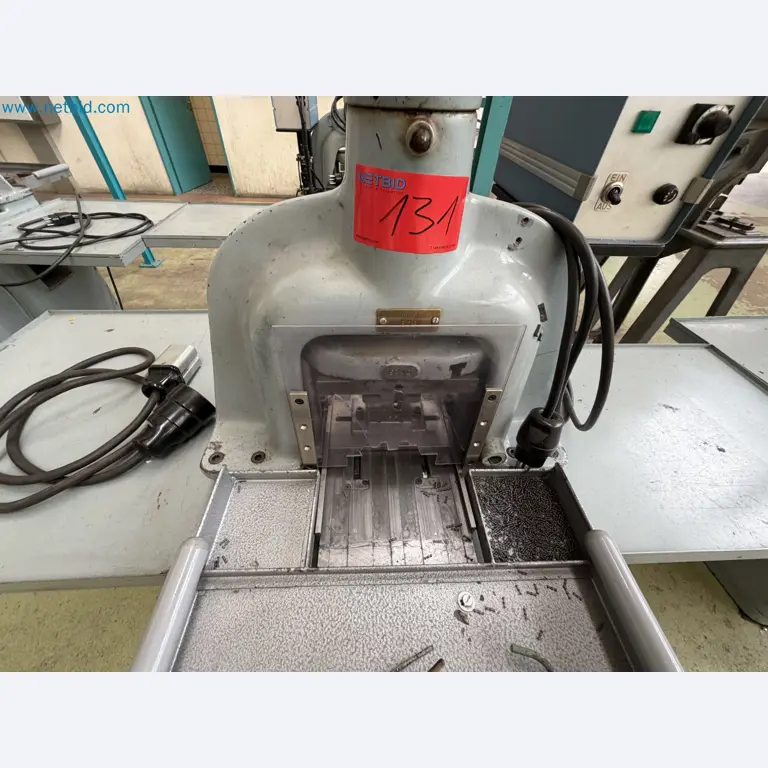 Closure of the Amiet Workshop: Swiss quality in bag lock manufacturing
-15