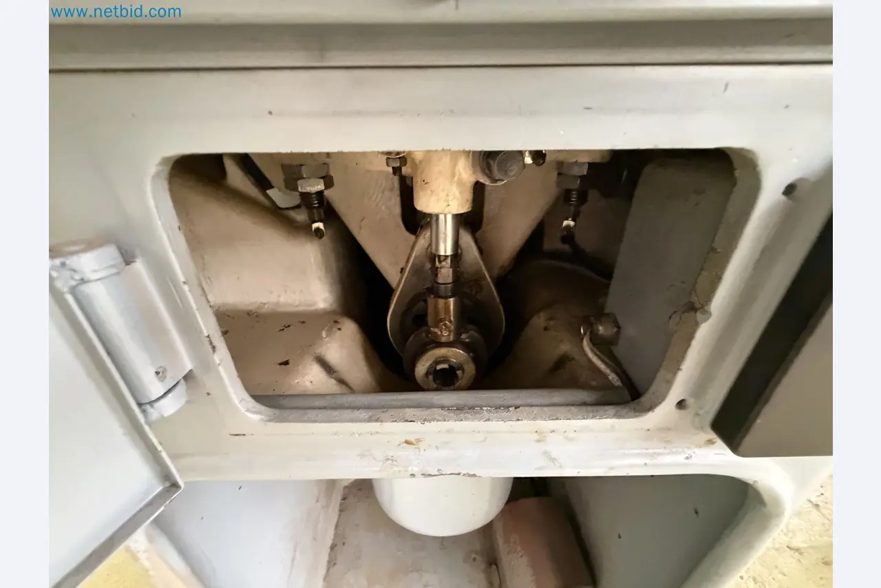 Closure of the Amiet Workshop: Swiss quality in bag lock manufacturing
-16