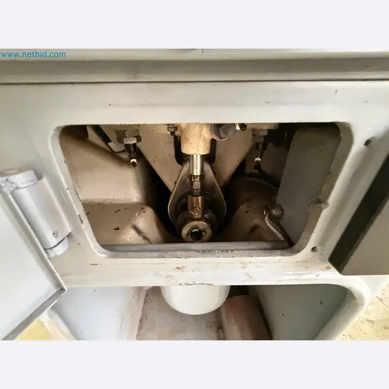 Closure of the Amiet Workshop: Swiss quality in bag lock manufacturing
-16
