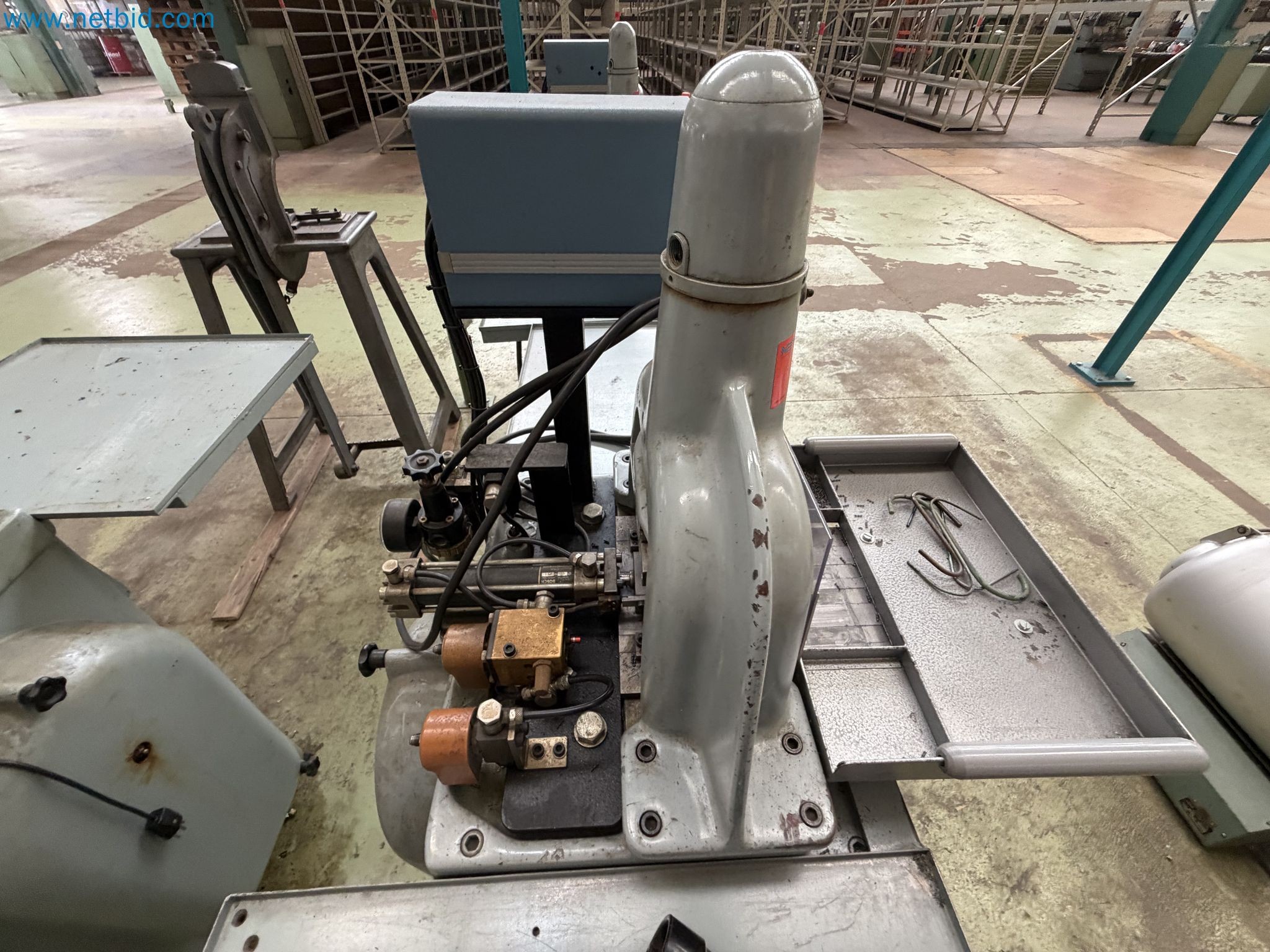 Closure of the Amiet Workshop: Swiss quality in bag lock manufacturing
-18