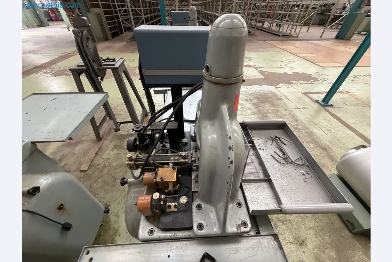 Closure of the Amiet Workshop: Swiss quality in bag lock manufacturing
-18