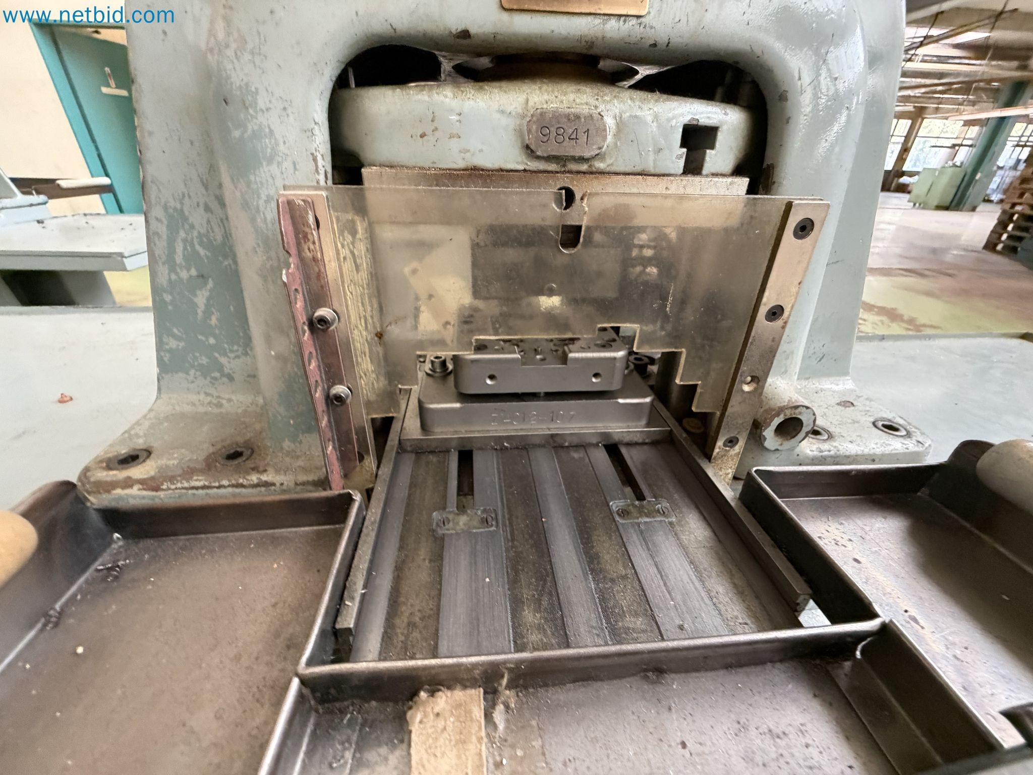 Closure of the Amiet Workshop: Swiss quality in bag lock manufacturing
-21
