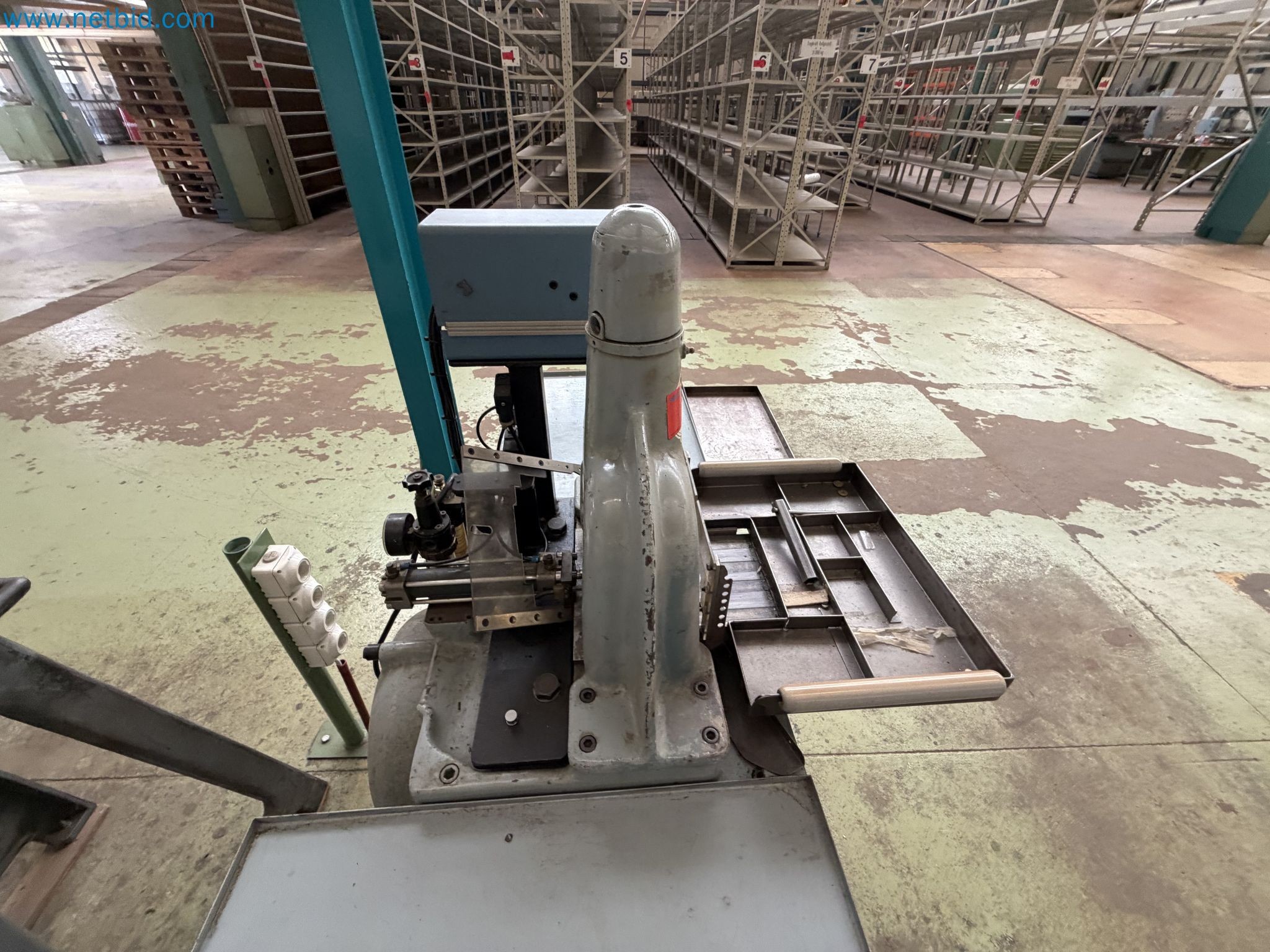 Closure of the Amiet Workshop: Swiss quality in bag lock manufacturing
-26