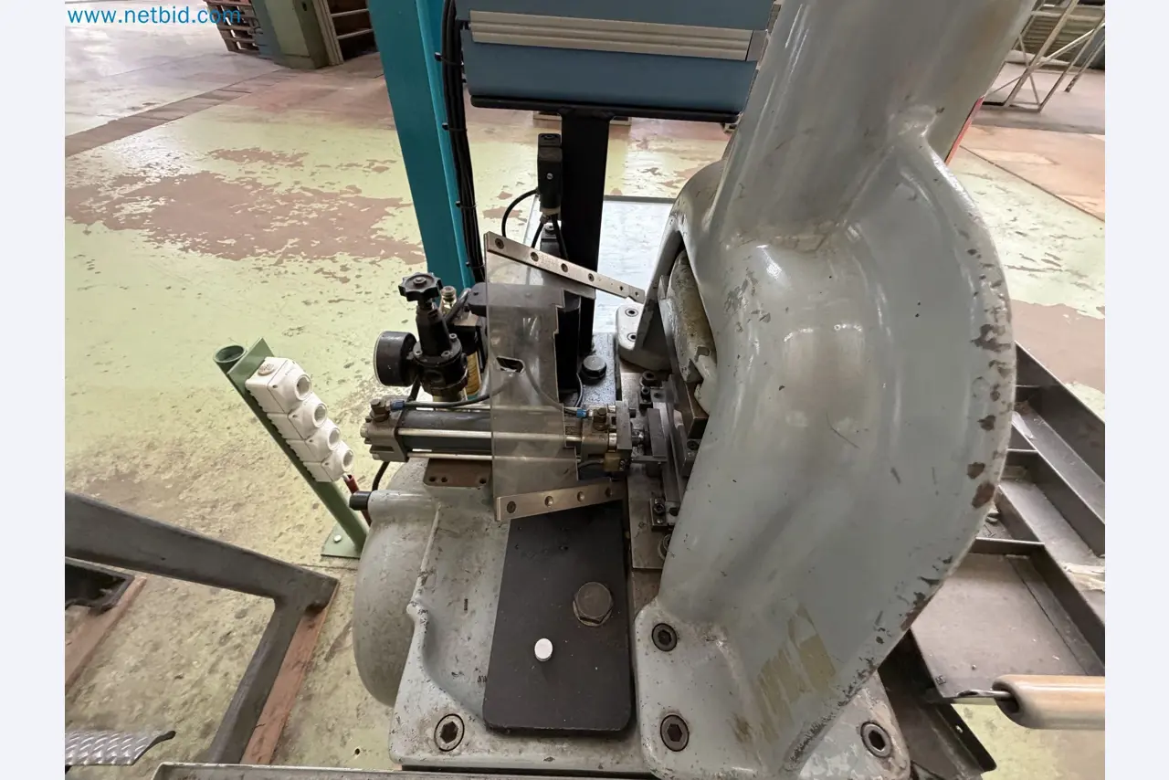 Closure of the Amiet Workshop: Swiss quality in bag lock manufacturing
-27