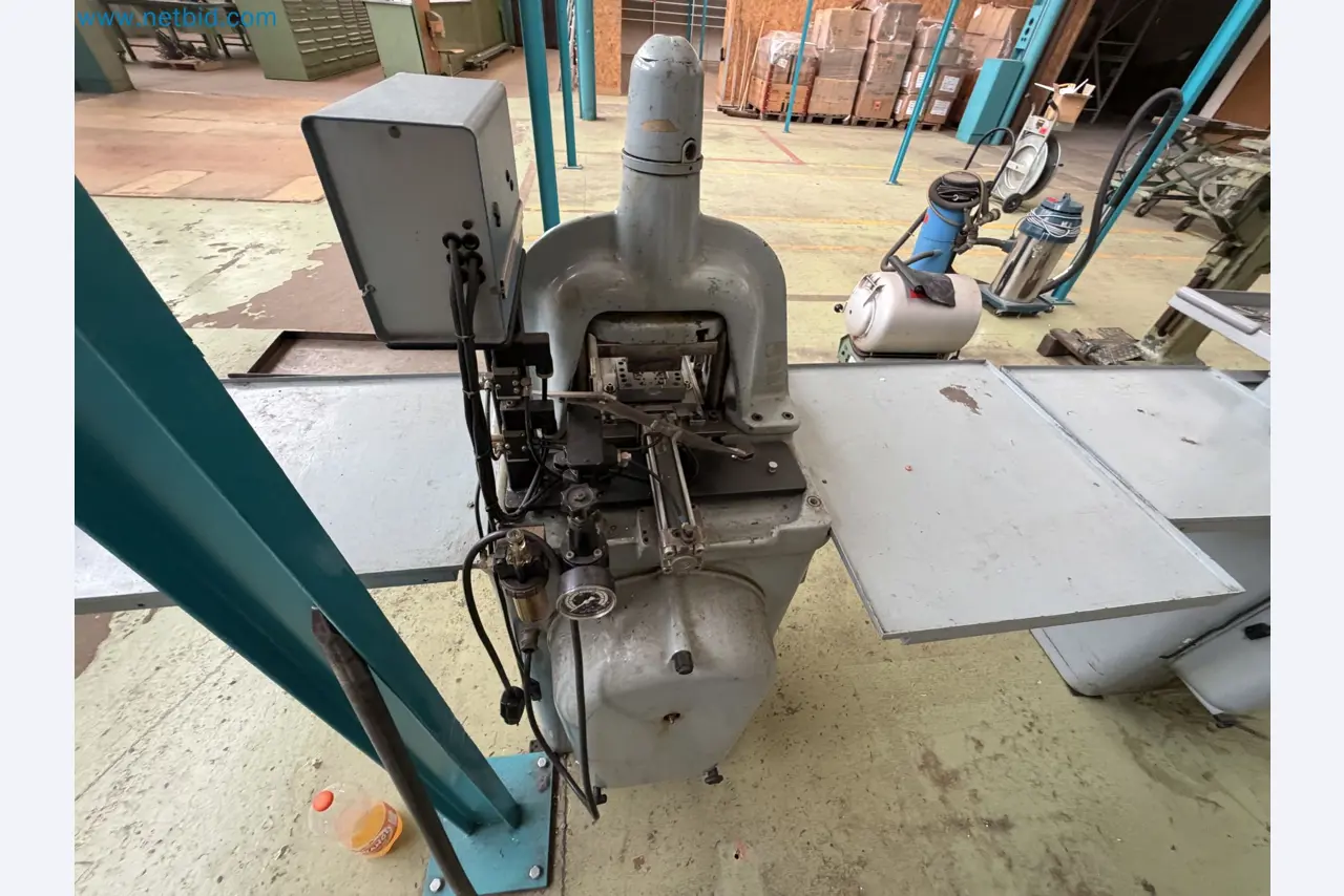 Closure of the Amiet Workshop: Swiss quality in bag lock manufacturing
-28